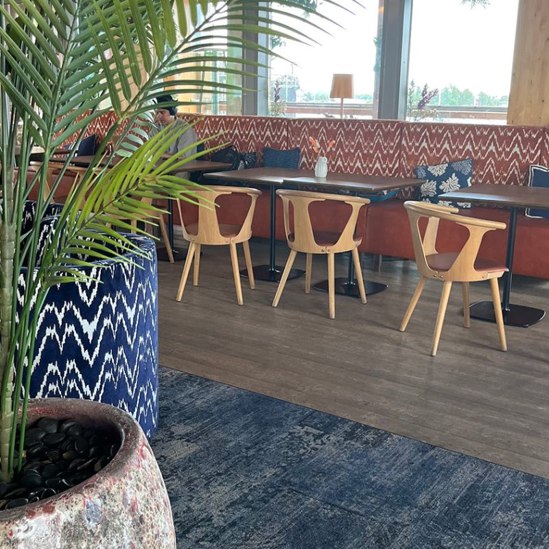 Allas-Sea-Pool-ravintola,-Rustiikki-&-Cover-Patina,-Lilli-Laine