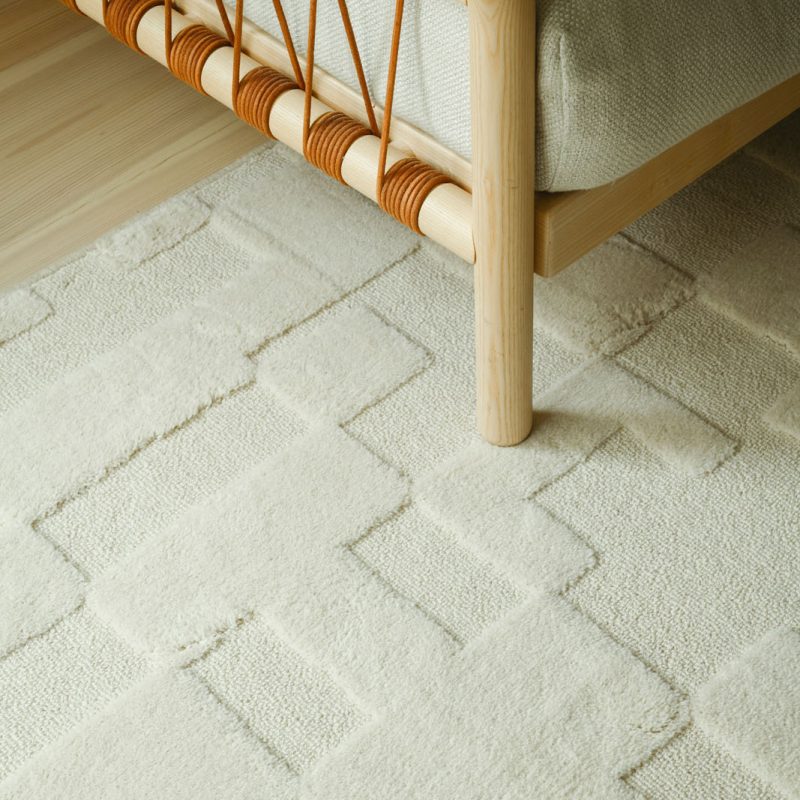 Domino white detail
