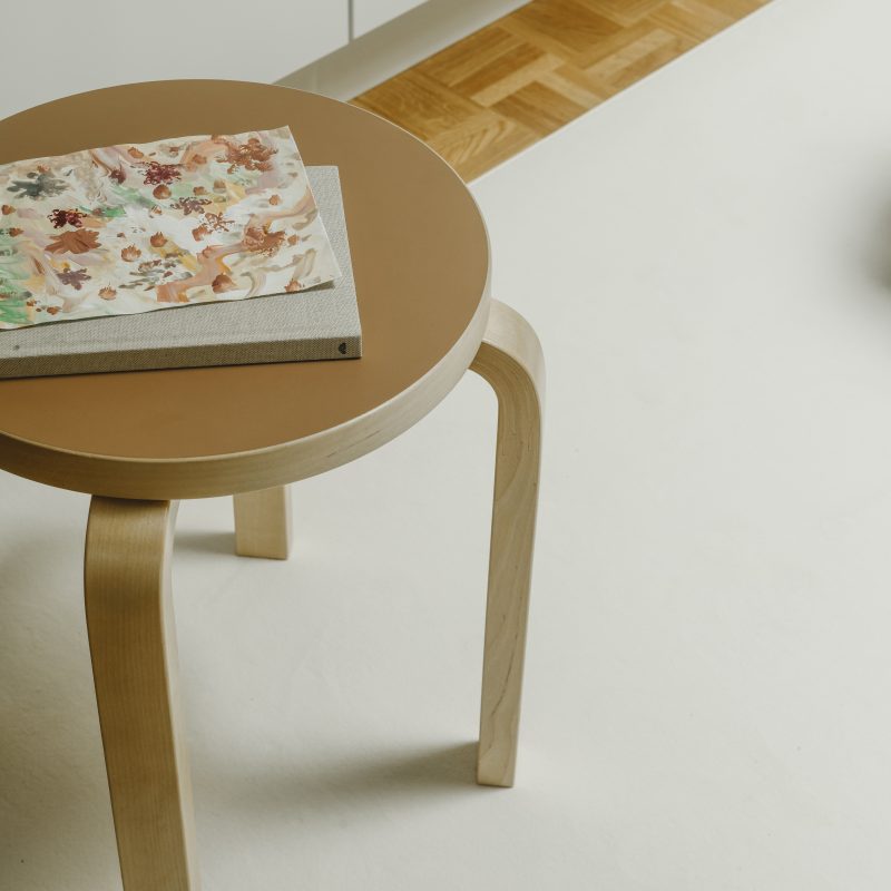 Usva 102 white detail